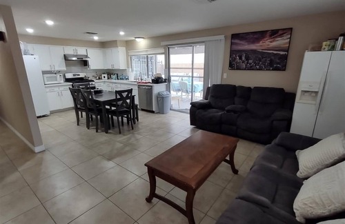Chinatown Casa | big room in peaceful house at a great location