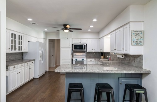 North Richland Hills Casa | Big Saltwater Pool close to Tex Rail