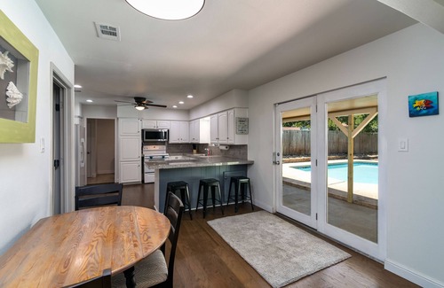 North Richland Hills Casa | Big Saltwater Pool close to Tex Rail