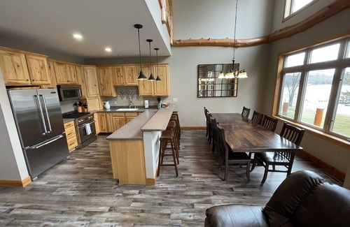 McGregor Casa | Big Sandy Lodge and Resort Lakefront Lodge - spacious-luxurious