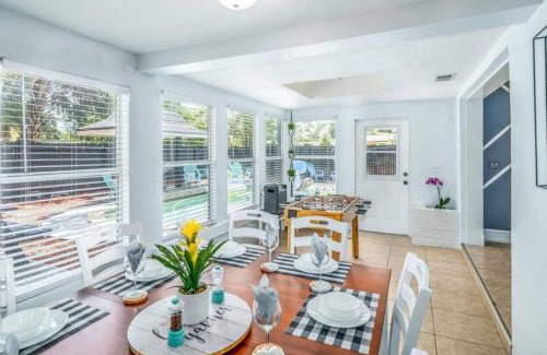 Melbourne Casa | Big Savings! 5br Poolside
