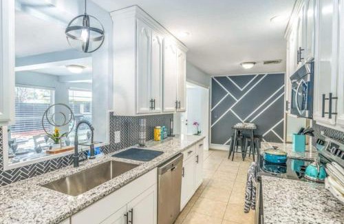 Melbourne Casa | Big Savings! 5br Poolside