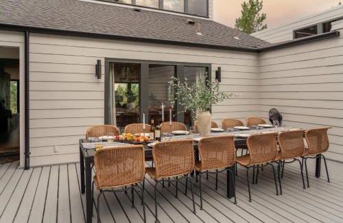 West Hills Casa | Big Sky by AvantStay Mountain Home w Great Views Hot Tub Al Fresco Dining
