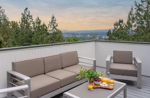 West Hills Casa | Big Sky by AvantStay Mountain Home w Great Views Hot Tub Al Fresco Dining