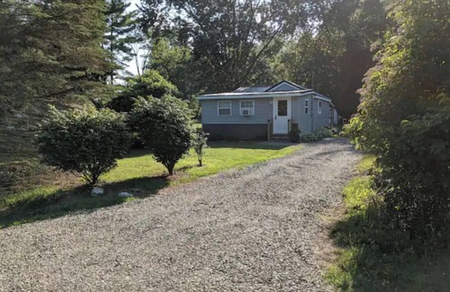 Linesville Cabaña | Big Sky Cottage, Quiet, Relaxing Retreat