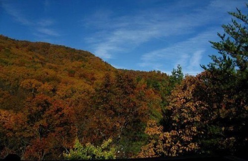 Helen Cabina | Big Sky- Luxury Couples Cabin with Views of Mt Yonah and Hot tub. Near Helen GA