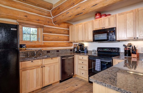 Powder Ridge Cabina | Big Sky Resort/Powder Ridge-Ski In/Ski Out with Private Hot Tub & Amazing Views