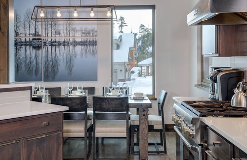 Powder Ridge Chalet De Esquí | Homestead Chalet 8 Claim Jumper