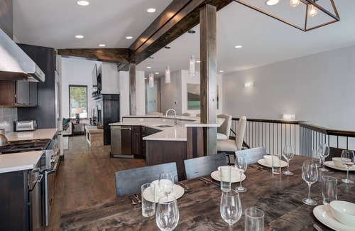 Powder Ridge Chalet De Esquí | Homestead Chalet 8 Claim Jumper