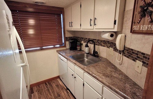 Beech Mountain Casa | Big Sky Villa - Spectacular Long-Range Mountain Views close to Skiing