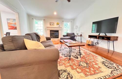 Farmington Casa | Big space inside and out, 15min to UofA w 1acre