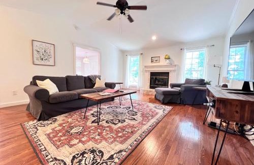 Farmington Casa | Big space inside and out, 15min to UofA w 1acre