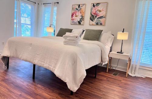 Farmington Casa | Big space inside and out, 15min to UofA w 1acre