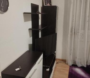 Eschersheim Casa | Big spacy Room for 2 person,close to trade fair, free parking, supermarket near