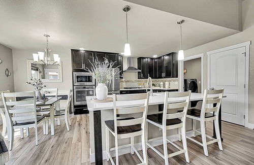 Evans Casa | Big Stays for Big Days! Sleeps 8 Near Fort Collins