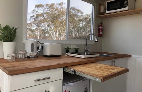 Bombay Apartamento | Big Tiny The Saddle Camp Tiny House, Braidwood