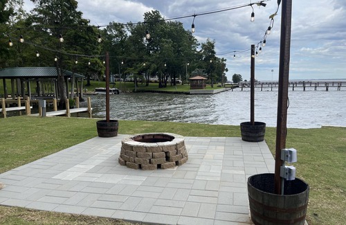 Summerton Casa | Big water lakefront with sunset views, large deck, private dock and boat ramp