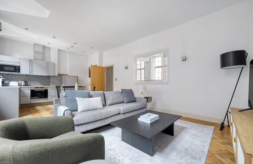 Castle Baynard Apartamento | Big Windows City Apt wth High Ceiling nr Blackfriars stn, by Blueground