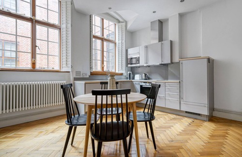 Castle Baynard Apartamento | Big Windows City Apt wth High Ceiling nr Blackfriars stn, by Blueground