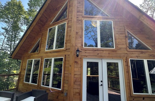 Benezette Casa | Big windows house + 5 bedrooms +Wifi+ dishwasher+ kitchen+ patio+ firepit