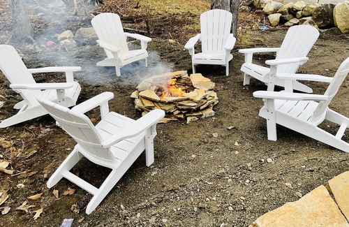 New London Casa | BigBear Lodge - Mt Sunapee/Hot Tub/Firepit - Family Friendly!