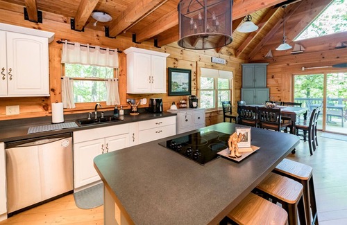 Westlake Corner Casa | Bigfoot's Mountain Bungalow - Cozy Lakefront Cabin: King Suites / Arcades / Dock