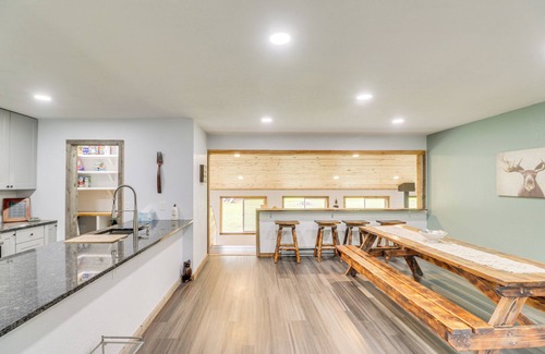 Bigfork Cabaña | Bigfork Cottage w/ Hot Tub ~ 6 Mi to Flathead Lake