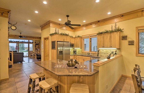 Bigfork Casa | Bigfork Townhome w/ Deck, Grill & Golf Course View