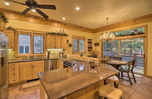 Bigfork Casa | Bigfork Townhome w/ Deck, Grill & Golf Course View