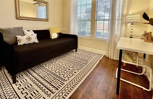 Garland Casa | BIGgroup, King Beds, BoardGames, 3 Mins to Mall, Natatorium, Near Highways