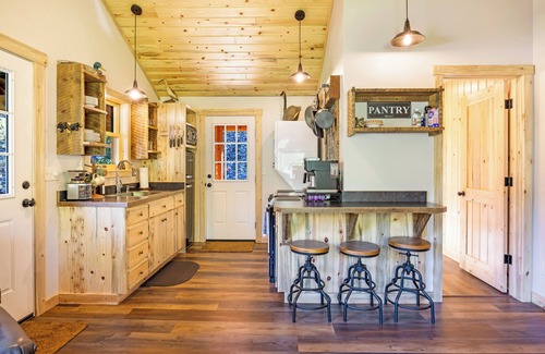 Granite County Cabina | Bighorn Cabin #2 - Have breakfast with Bighorn Sheep!