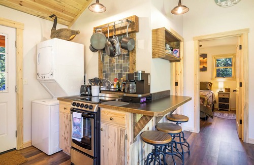 Granite County Cabina | Bighorn Cabin #2 - Have breakfast with Bighorn Sheep!