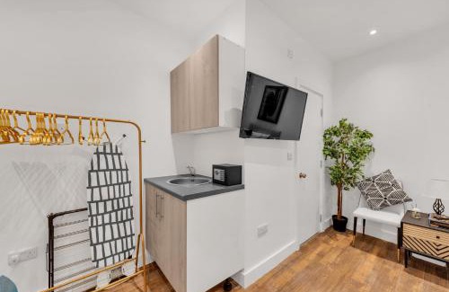 West Ealing Apartamento | Bijou Living, Tiny Studio Bliss