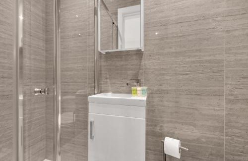 West Ealing Apartamento | Bijou Living, Tiny Studio Bliss