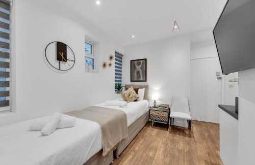 West Ealing Apartamento | Bijou Living, Tiny Studio Bliss