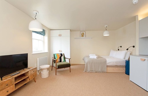 Camden Town with Primrose Hill Apartamento | Bijou Studio With Garden Views Near Camden