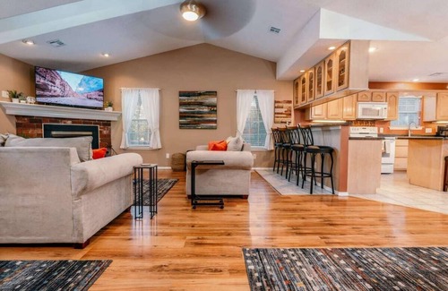 Bella Vista Casa | Arkansas MTB Haven: Luxury Meets Adventure