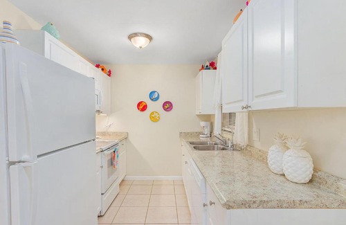 Fort Myers Casa | Bikini Bottom Bungalow - Heated Pool & Game Room - Roelens Vacations