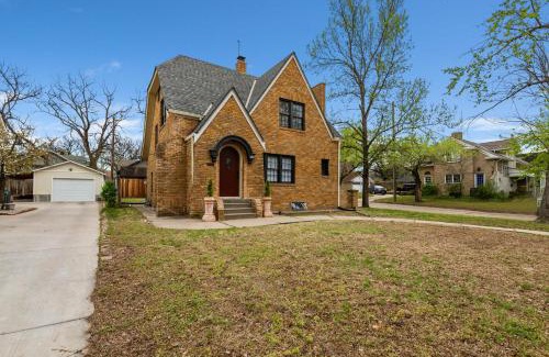Sleepy Hollow Casa | Bilbos Cottage 3 bed 2 and a half bath home in College Hill