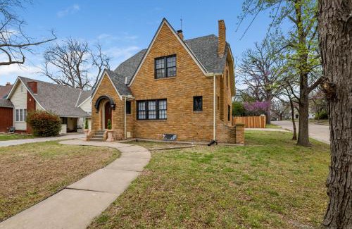 Sleepy Hollow Casa | Bilbos Cottage 3 bed 2 and a half bath home in College Hill