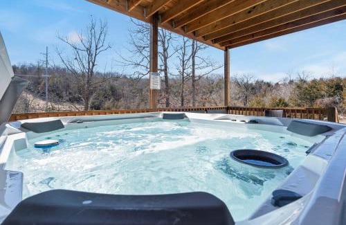 Branson Cabina | Billiards, Arcades, Peaceful Oasis, 400 of Daily Attraction Tickets!