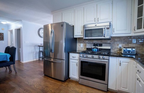 Lake Oconee Casa | Billiards, ping pong, foosball, and Lake Oconee waterfront.