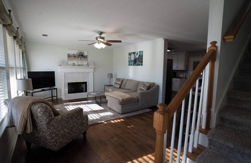 Lake Oconee Casa | Billiards, ping pong, foosball, and Lake Oconee waterfront.