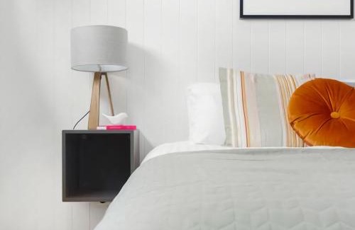 Hill Top Casa | Billy Button Retreat