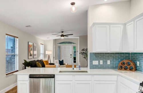 Olympic Heights Casa | Cozy Home away from Home | Quiet Office, King Bed