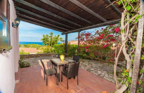 Baia Sant'Anna Casa | Bilo vista mare con piscina by BudoniAffitti