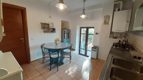 Perugia Apartamento | Bilocale in strada Vestricciano Genna con giardino privato