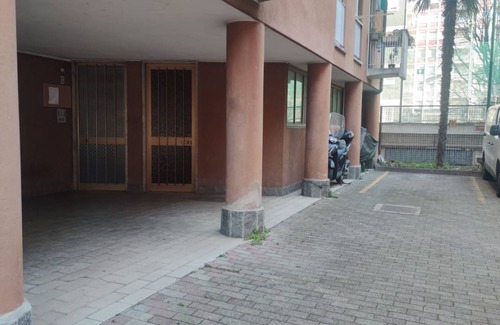 Lorenteggio Apartamento | Bilocale luminoso con posto auto e colazione
