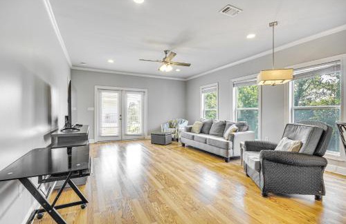Biloxi Apartamento | Biloxi Condo with Community Pool about Half-Mi to Beach!