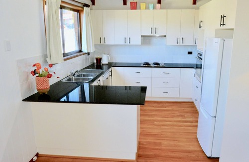 Malua Bay Casa | Binda Beach House - two beaches within 450m walk